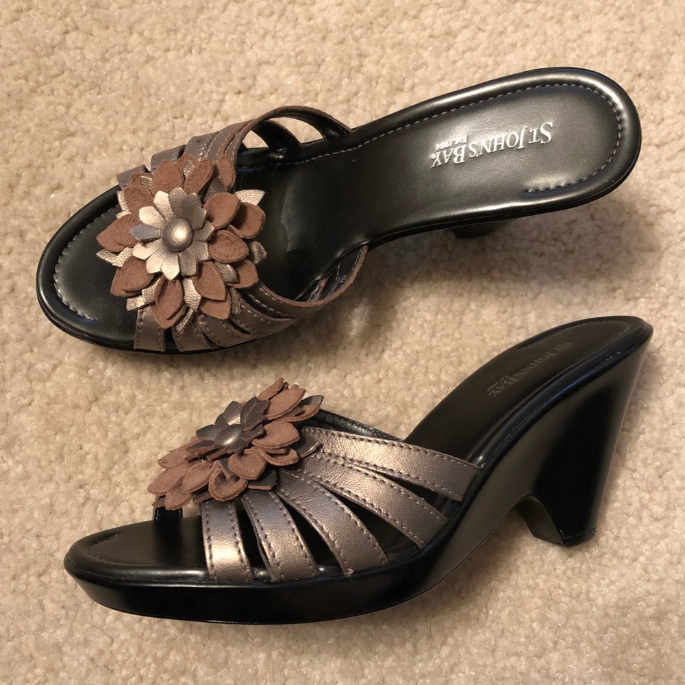 St. John’s Bay | Flower Sandal size 8